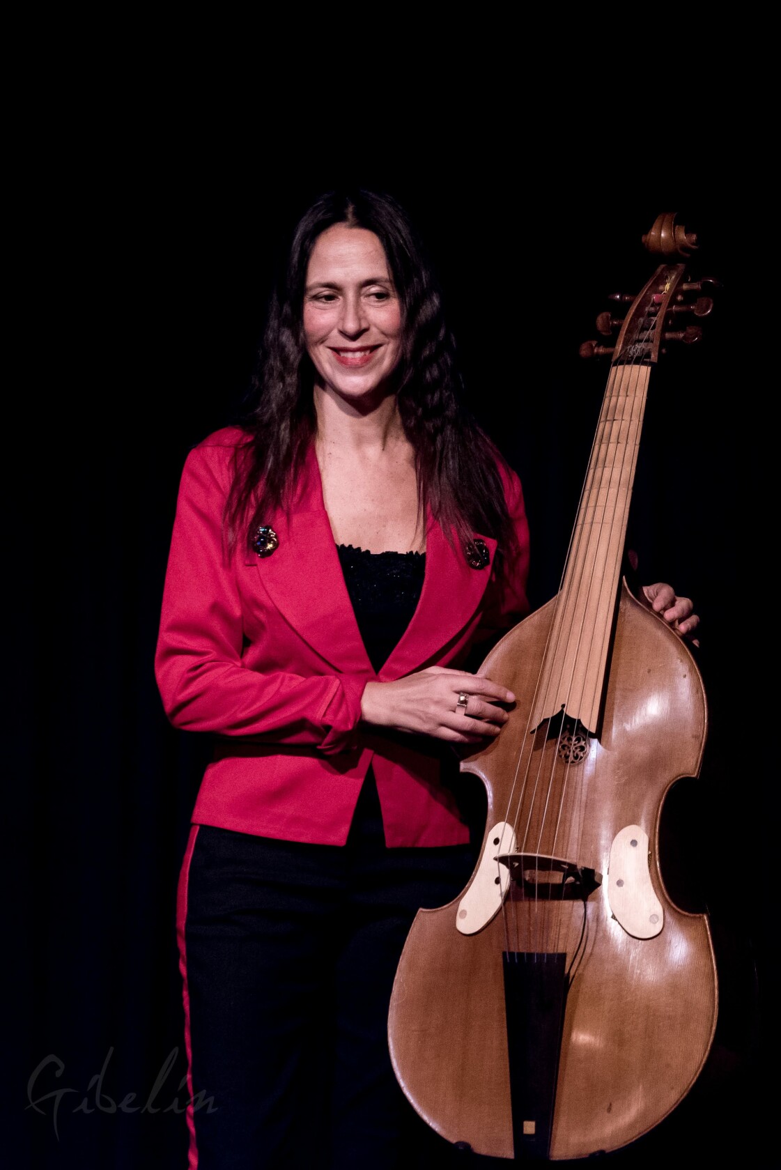 Marie Stone et sa viole de gambe